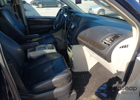 2013 Chrysler Town & Country Touring z USA, uszkodzony, nr VIN 2C4RC1BG3DR647177